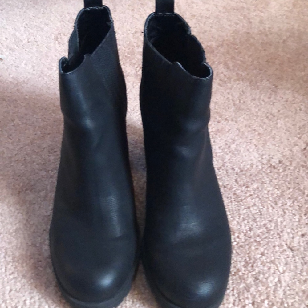 Gently worn Sam & Libby Chunky Boots